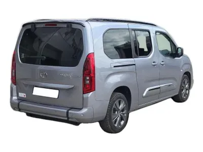SZARY VAN TOYOTA PROACE CITY VERSO z 2024 r., DIESEL, skrzynia biegów AUTOMATYCZNA 96KM, zdjęcie 14 z 25