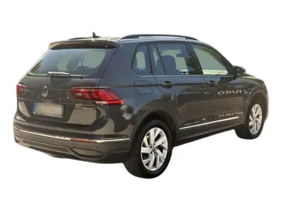 SZARY SUV VOLKSWAGEN TIGUAN z 2022 r., DIESEL, skrzynia biegów AUTOMATYCZNA 150KM, zdjęcie 6 z 19