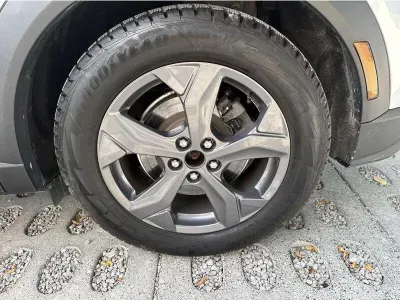 BIAŁY SUV FORD MUSTANG MACH E z 2022 r., ELEKTRYCZNY, skrzynia biegów AUTOMATYCZNA 269KM, zdjęcie 17 z 19