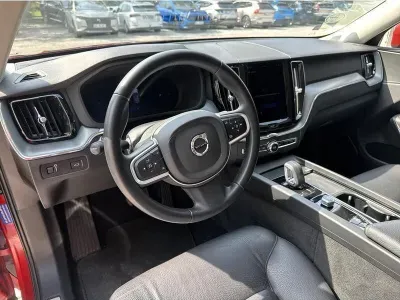 CZERWONY SUV VOLVO XC60 z 2022 r., DIESEL, skrzynia biegów AUTOMATYCZNA 197KM, zdjęcie 3 z 19