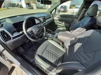 BIAŁY SUV KIA SORENTO z 2024 r., HYBRYDA/BENZYNA, skrzynia biegów AUTOMATYCZNA 159KM, zdjęcie 32 z 32