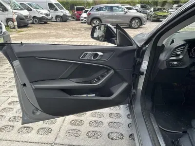 SZARY SEDAN BMW SERIE 2 z 2023 r., BENZYNA, skrzynia biegów AUTOMATYCZNA 136KM, zdjęcie 5 z 18
