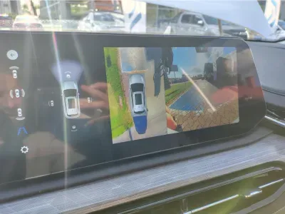 BIAŁY SUV JAC JS6 z 2026 r., BENZYNA, skrzynia biegów AUTOMATYCZNA 174KM, zdjęcie 2 z 5