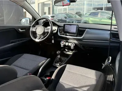 SZARY SUV KIA STONIC z 2025 r., BENZYNA, skrzynia biegów MANUALNA 58KM, zdjęcie 18 z 22
