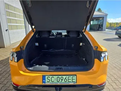 POMARAŃCZOWY SUV FORD MUSTANG MACH-E z 2022 r., ELEKTRYCZNY, skrzynia biegów AUTOMATYCZNA 358KM, zdjęcie 4 z 29
