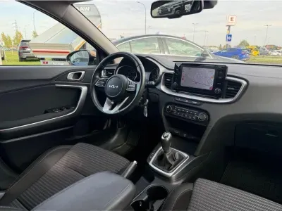BRĄZOWY KOMBI KIA CEED z 2022 r., BENZYNA, skrzynia biegów MANUALNA 118KM, zdjęcie 21 z 28
