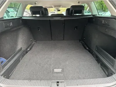 SZARY KOMBI VOLKSWAGEN PASSAT z 2023 r., BENZYNA, skrzynia biegów AUTOMATYCZNA 150KM, zdjęcie 14 z 19