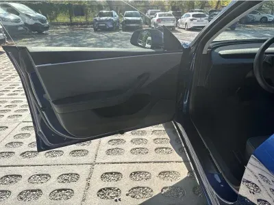 NIEBIESKI SEDAN TESLA MODEL 3 z 2023 r., ELEKTRYCZNY, skrzynia biegów AUTOMATYCZNA 283KM, zdjęcie 17 z 18