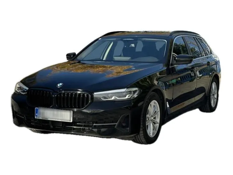 CZARNY KOMBI BMW SERIE 5 z 2023 r., DIESEL, skrzynia biegów AUTOMATYCZNA 150KM, zdjęcie główne