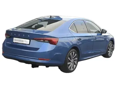 NIEBIESKI SEDAN SKODA OCTAVIA LIM. z 2021 r., BENZYNA, skrzynia biegów MANUALNA 150KM, zdjęcie 3 z 14