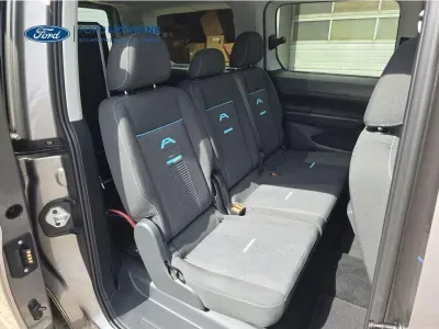 ZŁOTY VAN FORD TOURNEO CONNECT z 2026 r., DIESEL, skrzynia biegów AUTOMATYCZNA 90KM, zdjęcie 19 z 32