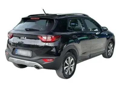 CZARNY SUV KIA STONIC z 2024 r., BENZYNA, skrzynia biegów AUTOMATYCZNA 101KM, zdjęcie 16 z 19