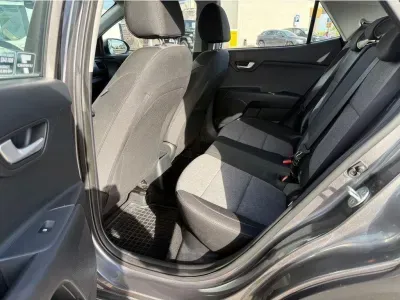 SZARY SUV KIA STONIC z 2025 r., BENZYNA, skrzynia biegów MANUALNA 58KM, zdjęcie 11 z 22