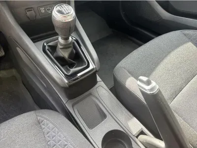 SZARY HATCHBACK RENAULT CLIO z 2022 r., BENZYNA, skrzynia biegów MANUALNA 90KM, zdjęcie 12 z 19