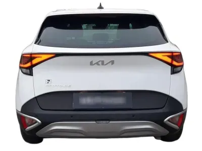 BIAŁY SUV KIA SPORTAGE z 2023 r., BENZYNA, skrzynia biegów MANUALNA 110KM, zdjęcie 6 z 24
