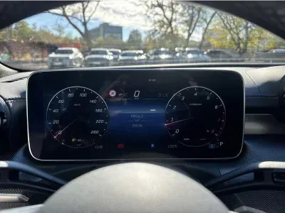 SZARY SEDAN MERCEDES C -KLASSE LIM z 2024 r., BENZYNA, skrzynia biegów AUTOMATYCZNA 193KM, zdjęcie 18 z 19