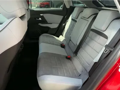 CZERWONY HATCHBACK CITROEN C4 z 2026 r., HYBRYDA/BENZYNA, skrzynia biegów AUTOMATYCZNA 145KM, zdjęcie 12 z 14