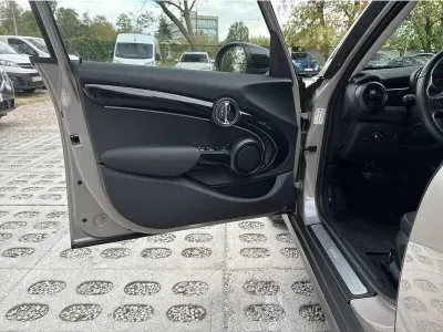 SZARY HATCHBACK MINI MINI z 2023 r., BENZYNA, skrzynia biegów AUTOMATYCZNA 136KM, zdjęcie 9 z 19