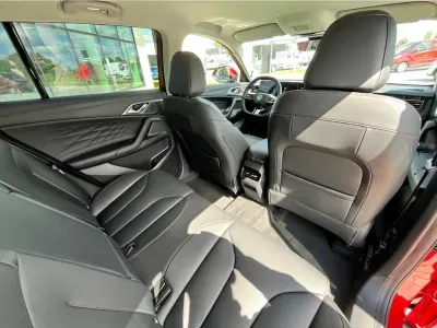 CZERWONY SUV MG HS z 2026 r., HYBRYDA/BENZYNA, skrzynia biegów AUTOMATYCZNA 224KM, zdjęcie 9 z 17