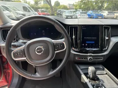 CZERWONY SUV VOLVO XC60 z 2022 r., DIESEL, skrzynia biegów AUTOMATYCZNA 197KM, zdjęcie 14 z 19