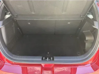 CZERWONY HATCHBACK HYUNDAI I20 z 2025 r., BENZYNA, skrzynia biegów AUTOMATYCZNA 101KM, zdjęcie 15 z 19