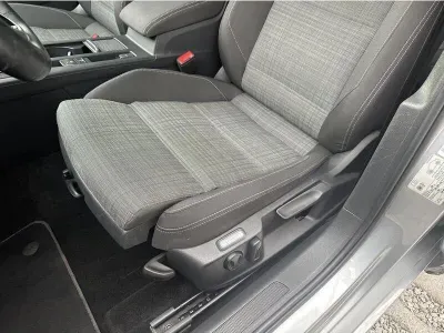 SREBRNY KOMBI VOLKSWAGEN PASSAT z 2022 r., BENZYNA, skrzynia biegów AUTOMATYCZNA 150KM, zdjęcie 12 z 19