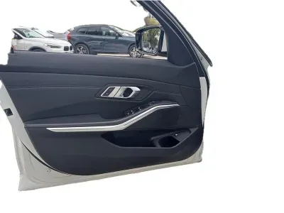 BIAŁY SEDAN BMW SERIE 3 z 2022 r., HYBRYDA/BENZYNA, skrzynia biegów AUTOMATYCZNA 292KM, zdjęcie 18 z 19