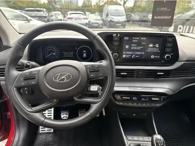 CZERWONY SUV HYUNDAI BAYON z 2023 r., BENZYNA, skrzynia biegów MANUALNA 101KM, zdjęcie 3 z 19