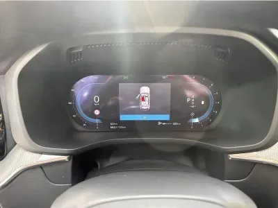 CZARNY SUV VOLVO XC60 z 2023 r., BENZYNA, skrzynia biegów AUTOMATYCZNA 197KM, zdjęcie 11 z 17