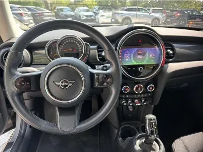 SZARY HATCHBACK MINI MINI z 2021 r., BENZYNA, skrzynia biegów AUTOMATYCZNA 102KM, zdjęcie 8 z 19