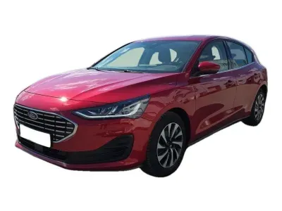 CZERWONY HATCHBACK FORD FOCUS z 2023 r., BENZYNA, skrzynia biegów MANUALNA 92KM, zdjęcie główne