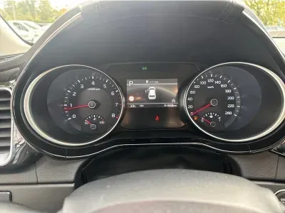 ZIELONY HATCHBACK KIA CEED z 2024 r., BENZYNA, skrzynia biegów AUTOMATYCZNA 140KM, zdjęcie 16 z 19