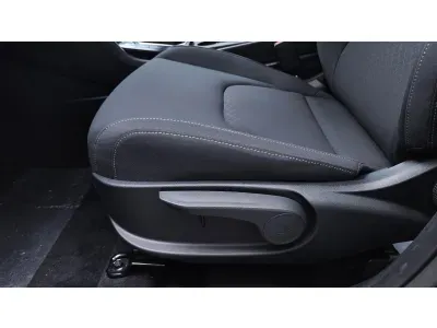 BIAŁY SUV KIA SPORTAGE z 2026 r., BENZYNA, skrzynia biegów MANUALNA 150KM, zdjęcie 9 z 18