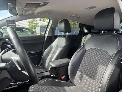 ZIELONY HATCHBACK KIA CEED z 2024 r., BENZYNA, skrzynia biegów AUTOMATYCZNA 140KM, zdjęcie 3 z 19