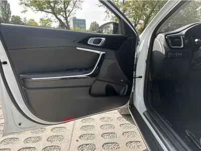 BIAŁY SUV KIA XCEED z 2022 r., BENZYNA, skrzynia biegów AUTOMATYCZNA 160KM, zdjęcie 9 z 19