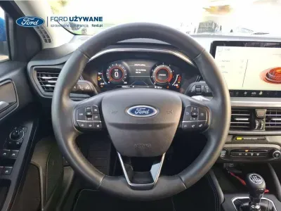 NIEBIESKI HATCHBACK FORD FOCUS z 2023 r., BENZYNA, skrzynia biegów MANUALNA 92KM, zdjęcie 21 z 28