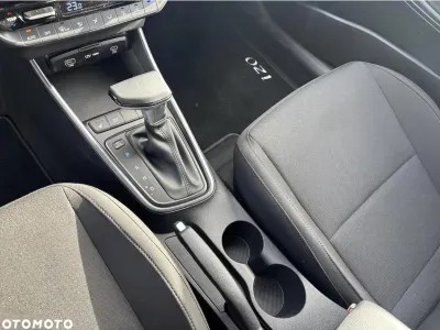 NIEBIESKI HATCHBACK HYUNDAI I20 z 2025 r., BENZYNA, skrzynia biegów AUTOMATYCZNA 101KM, zdjęcie 13 z 17