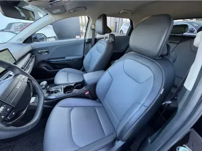CZARNY HATCHBACK KIA K4 z 2025 r., BENZYNA, skrzynia biegów AUTOMATYCZNA 110KM, zdjęcie 21 z 21
