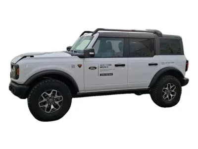BIAŁY SUV FORD BRONCO z 2023 r., BENZYNA, skrzynia biegów AUTOMATYCZNA 246KM, zdjęcie 15 z 32
