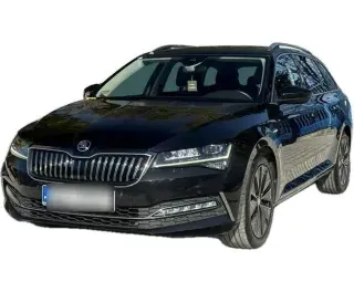 CZARNY KOMBI SKODA SUPERB z 2022 r., DIESEL, skrzynia biegów AUTOMATYCZNA 150KM, zdjęcie główne