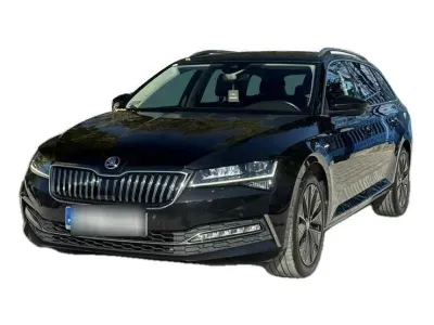 CZARNY KOMBI SKODA SUPERB z 2022 r., DIESEL, skrzynia biegów AUTOMATYCZNA 150KM, zdjęcie główne