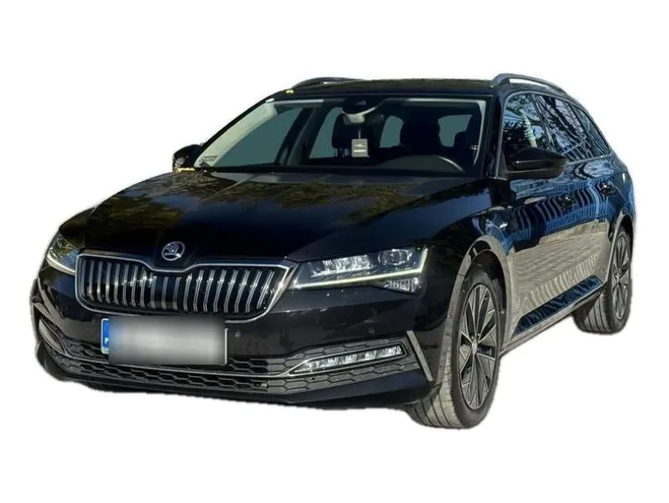 CZARNY KOMBI SKODA SUPERB z 2022 r., DIESEL, skrzynia biegów AUTOMATYCZNA 150KM, zdjęcie główne