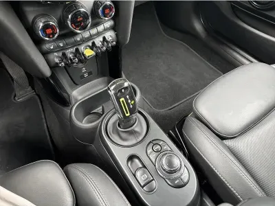 NIEBIESKI HATCHBACK MINI MINI z 2021 r., ELEKTRYCZNY, skrzynia biegów AUTOMATYCZNA 184KM, zdjęcie 5 z 19