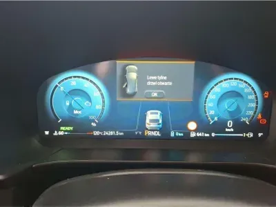 CZARNY SUV FORD KUGA z 2025 r., HYBRYDA/BENZYNA, skrzynia biegów AUTOMATYCZNA 178KM, zdjęcie 11 z 28