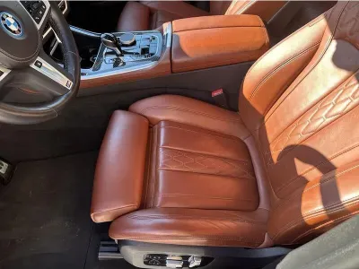 CZERWONY SUV BMW X5 z 2022 r., HYBRYDA/BENZYNA, skrzynia biegów AUTOMATYCZNA 394KM, zdjęcie 9 z 18
