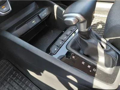 NIEBIESKI SUV KIA STONIC z 2023 r., BENZYNA, skrzynia biegów MANUALNA 75KM, zdjęcie 5 z 24