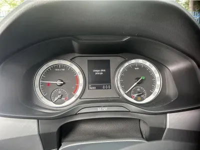 SZARY SUV SKODA KODIAQ z 2022 r., BENZYNA, skrzynia biegów AUTOMATYCZNA 150KM, zdjęcie 5 z 18