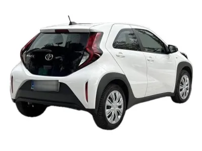 BIAŁY SUV TOYOTA AYGO X z 2022 r., BENZYNA, skrzynia biegów AUTOMATYCZNA 72KM, zdjęcie 8 z 19