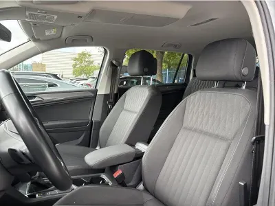 SZARY SUV VOLKSWAGEN TIGUAN ALLSPACE z 2022 r., BENZYNA, skrzynia biegów AUTOMATYCZNA 150KM, zdjęcie 9 z 19