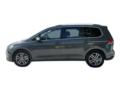 SZARY SEDAN VOLKSWAGEN TOURAN z 2022 r., BENZYNA, skrzynia biegów AUTOMATYCZNA 150KM, zdjęcie 5 z 19